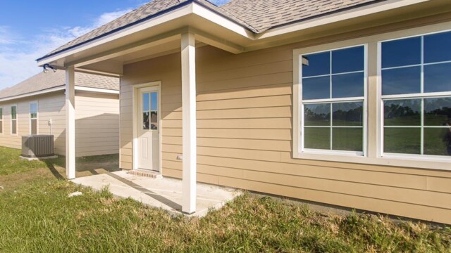 Exterior rear view of the Oak model back patio