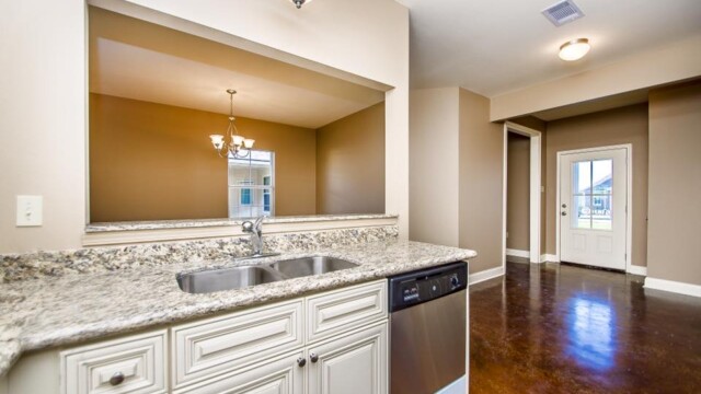 Open area and floor plan of the Oak model in Magnolia Springs